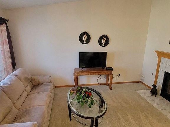 3rd image of 569 Greenside Dr