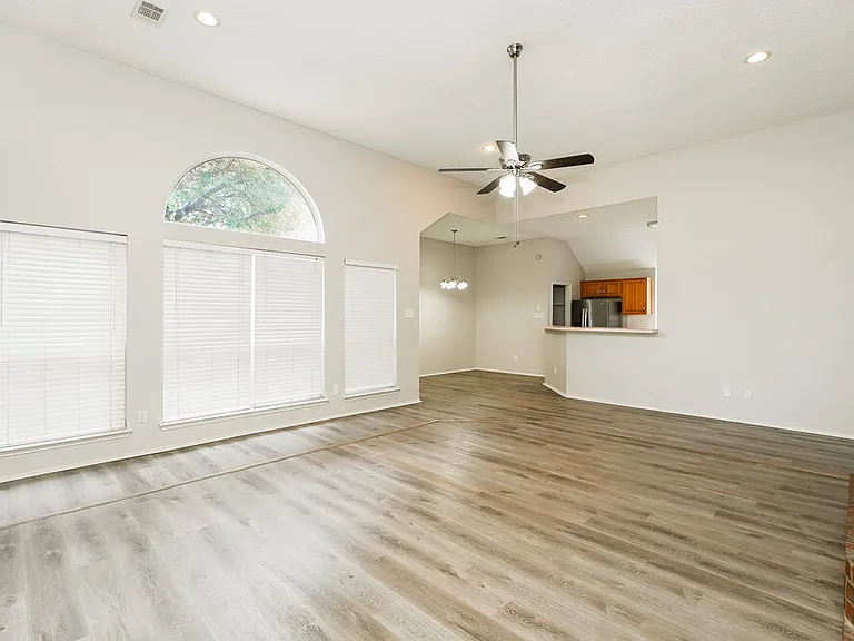 2338 Liles Ln — Photo 3