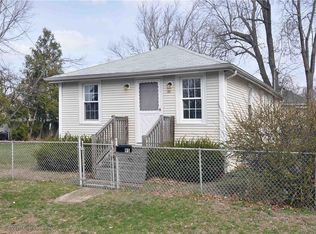 95 Mohawk Ave, Warwick, RI 02889