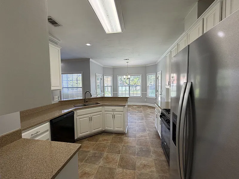 3 bed, 3.0 bath, 2012 sqft, $3,000 — Photo 2