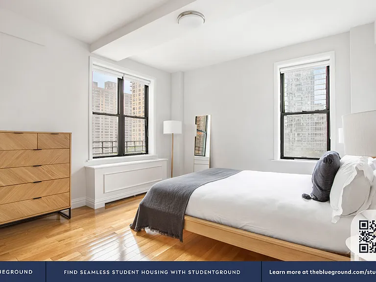 210 W 70th St #918 — Photo 16