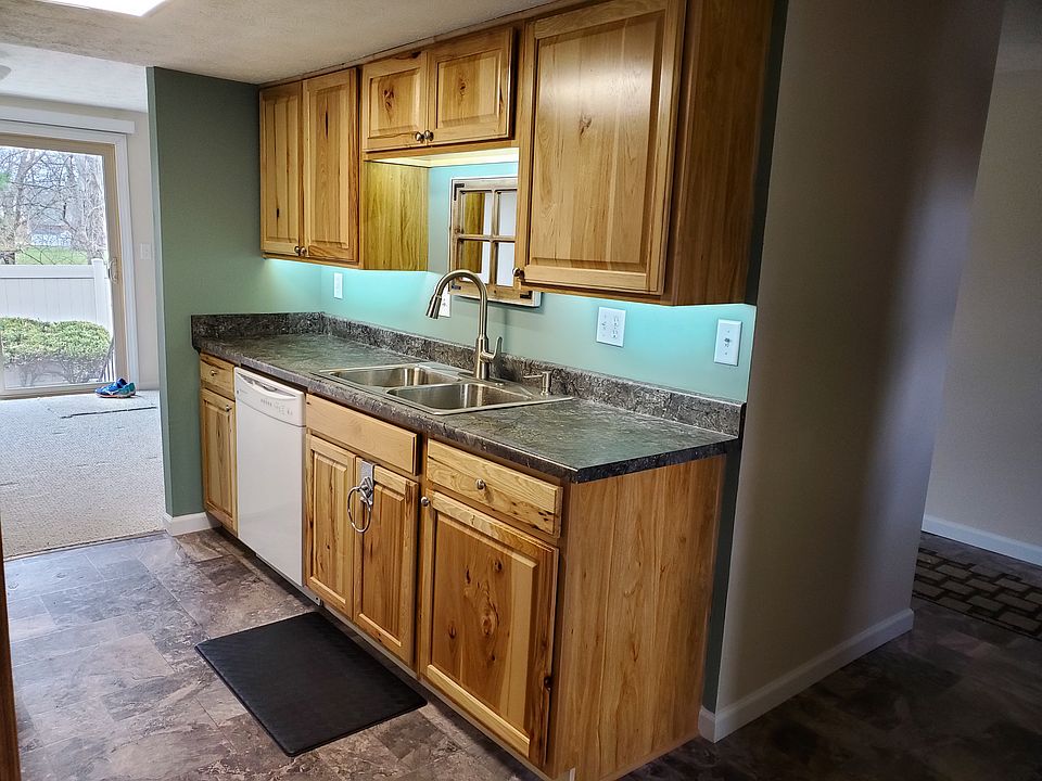 1st image of 428 Wellington Ct