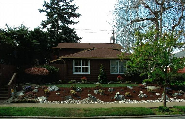 Front of the house. Apartment is in the back at the top. You must be able to do stairs.