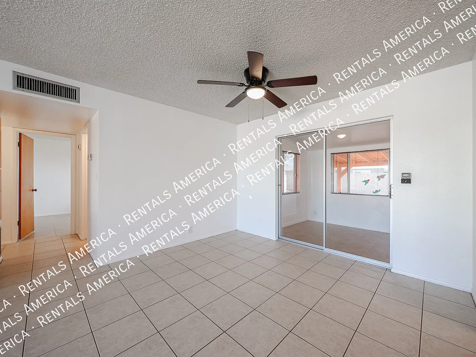 Dreamland Villa, 2-Bedroom 2 Bath — Photo 4