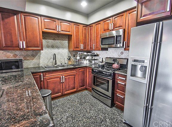 4th image of 11218 Camarillo St #201