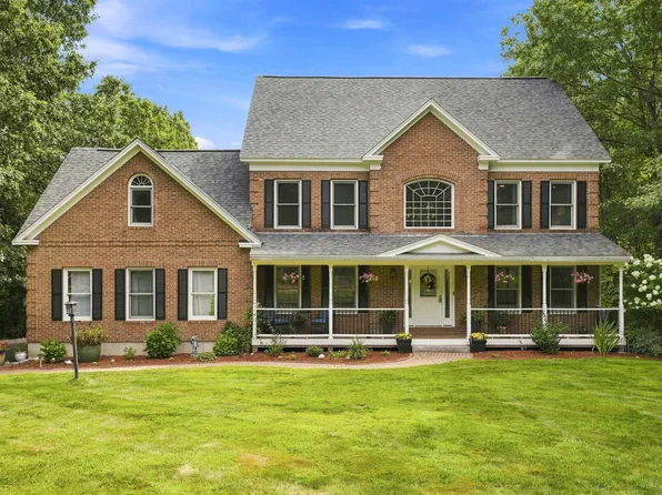 17 McAfee Farm Road, Bedford, NH 03110