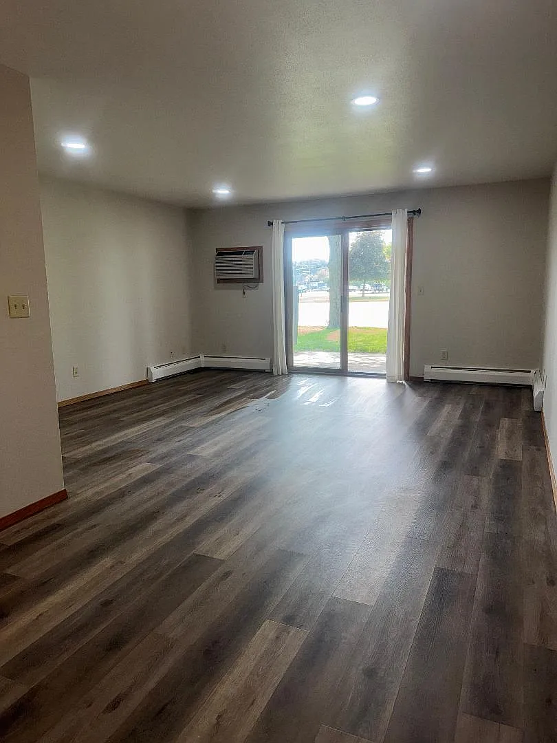 2 bed, 990 sqft, $1,195 — Photo 4