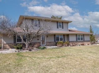 W154N7669 Prairie Ln, Menomonee Falls, WI 53051