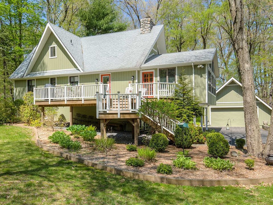 1st image of 2 Nancy Dr