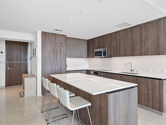 5th image of 68 SE 6th St Unit 1107