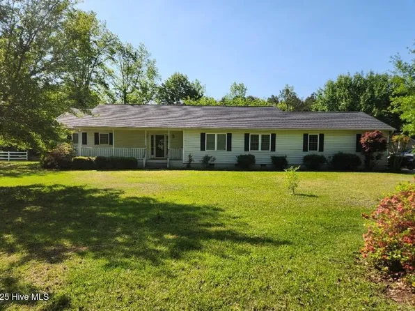 1548 Ashton Lake Road, Burgaw, NC 28425