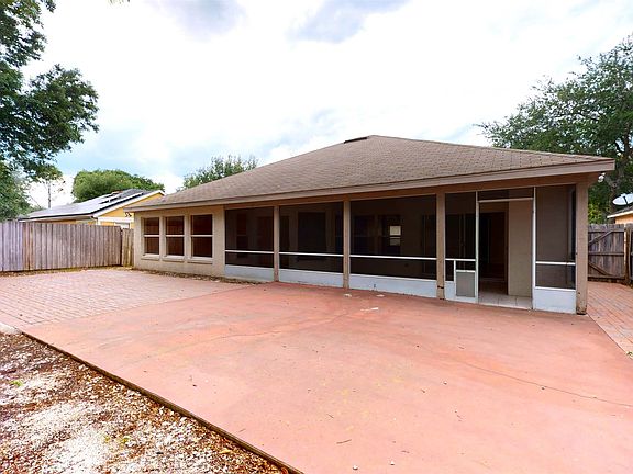 4th image of 1039 Sweetbrook Way