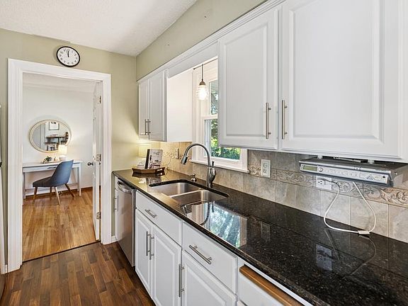 2nd image of 1182 Autumn St