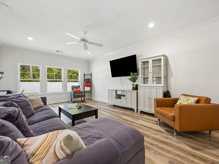 152 Verano St — Photo 11