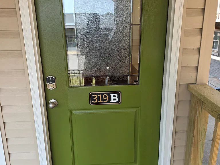 319 E 11th St #B — Photo 2