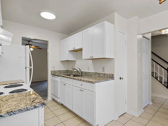 5th image of 36 Big Acre Sq Unit 19-8