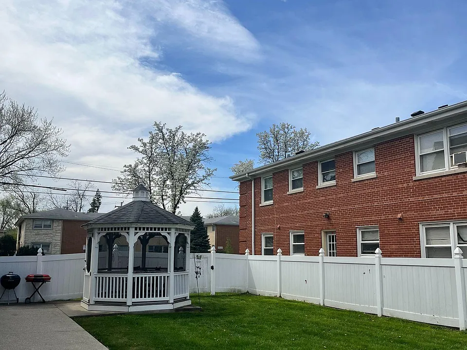 1700-1704 Touhy Ave