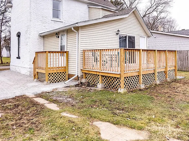 113 Laurel St — Photo 10