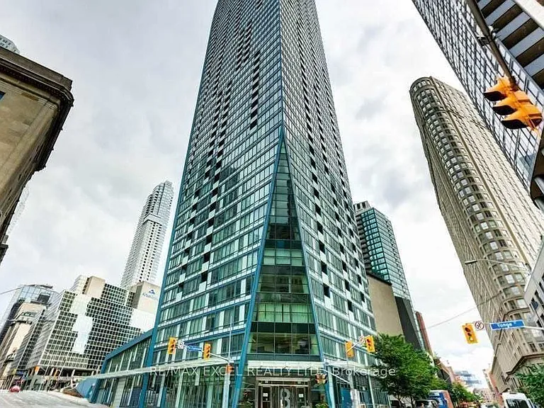 8 The Esplanade #1812 — Photo 1
