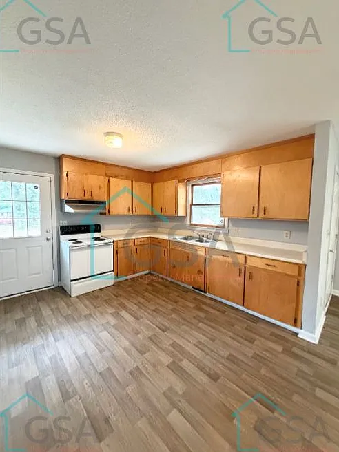 3 bed, 1072 sqft, $1,700 — Photo 4