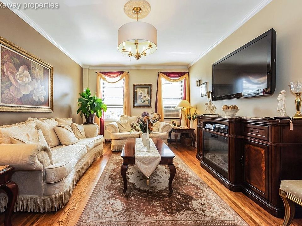 12819 Newport Ave Rockaway Park NY Zillow