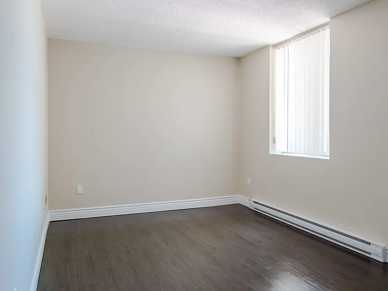 631 Macdonald Ave — Photo 16