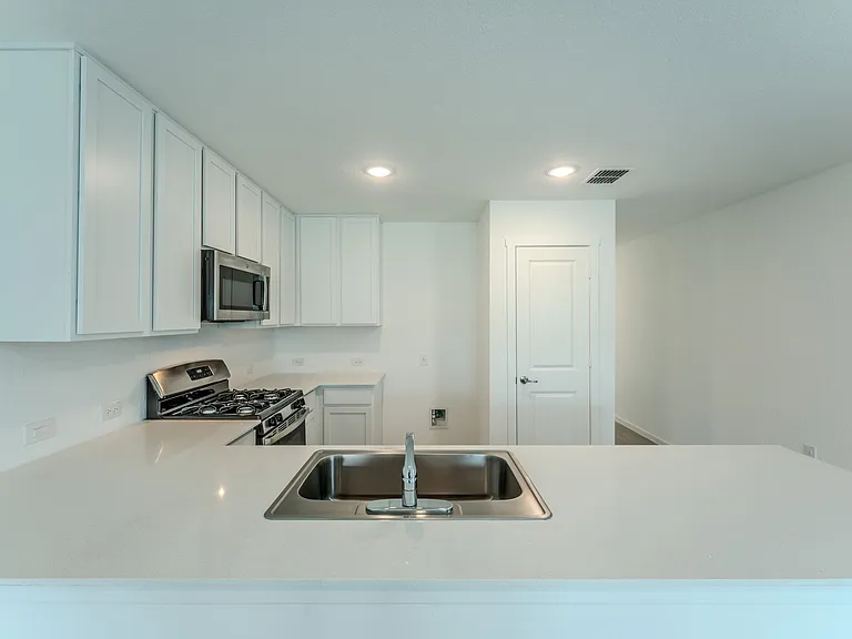 10839 Bernal Cv — Photo 6