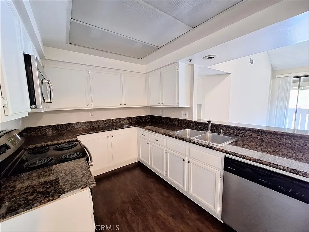 2 bed, 1204 sqft, $2,600 — Photo 3