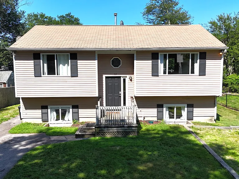 52 Meadowrue Trl — Photo 1