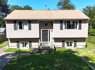 52 Meadowrue Trl, Saunderstown, RI 02874