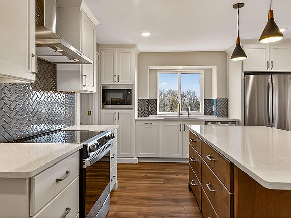 4th image of 5312 NW Beaumont Ct