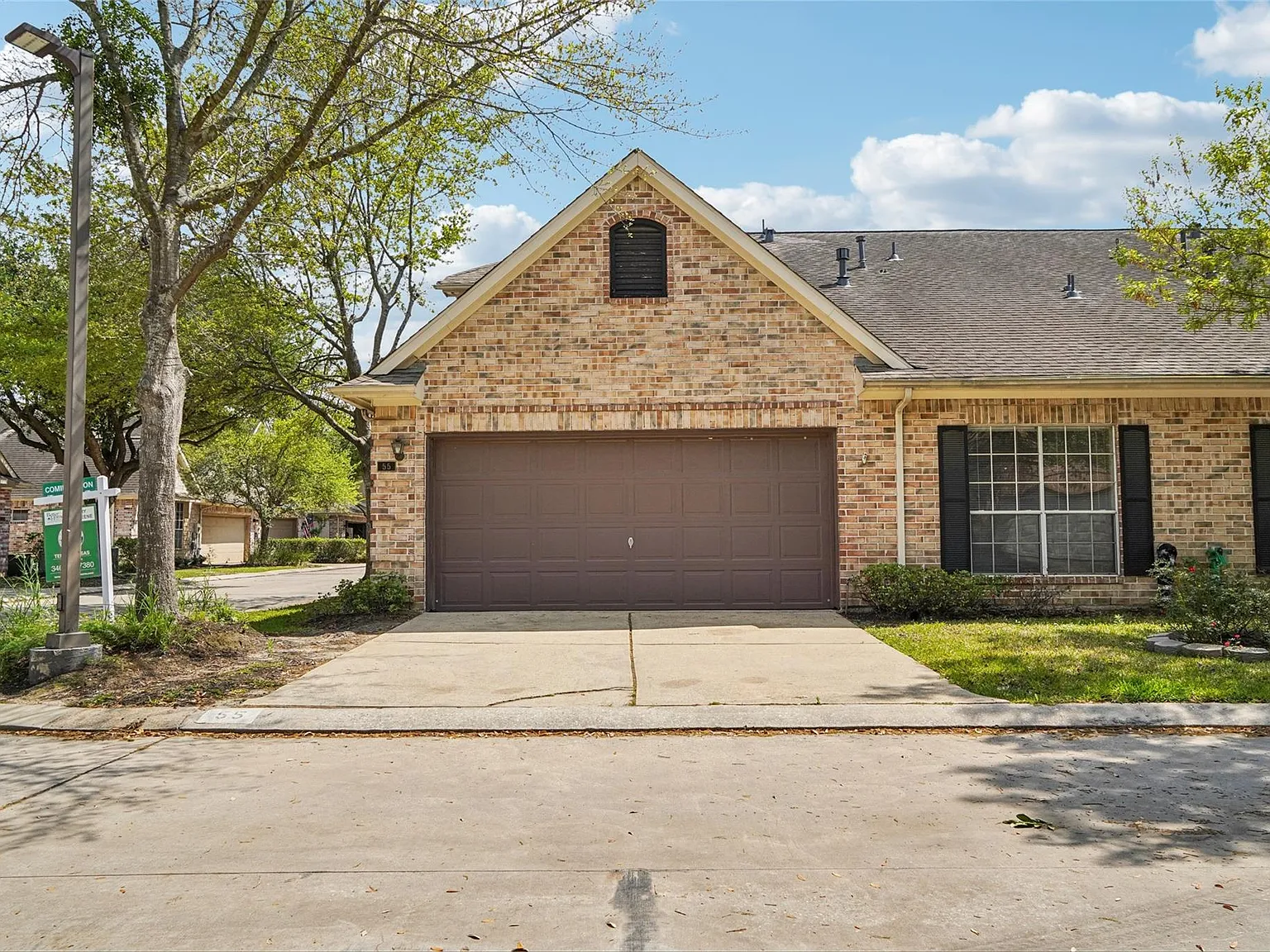 3 bed, 2.5 bath, 2002 sqft, $2,000 — Photo 2