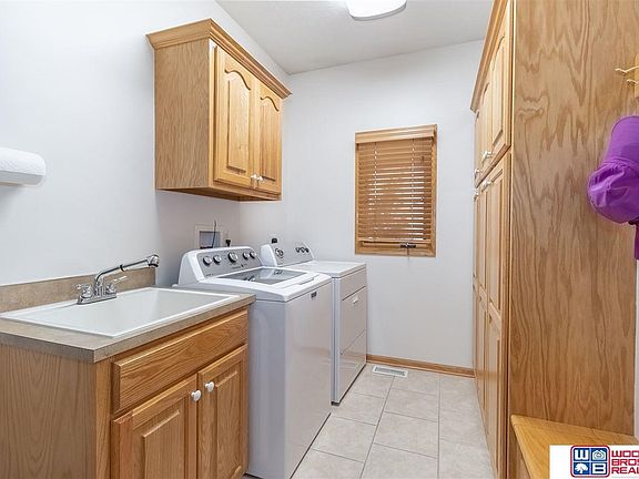 5th image of 706 S 196th Ave