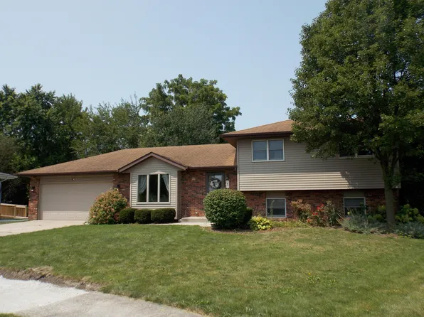 1 Ivy Ln, Dyer, IN 46311