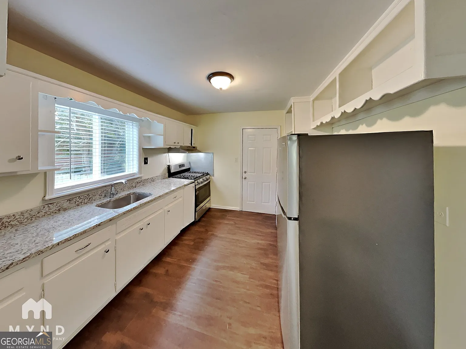 3 bed, 1.0 bath, $1,661 — Photo 3