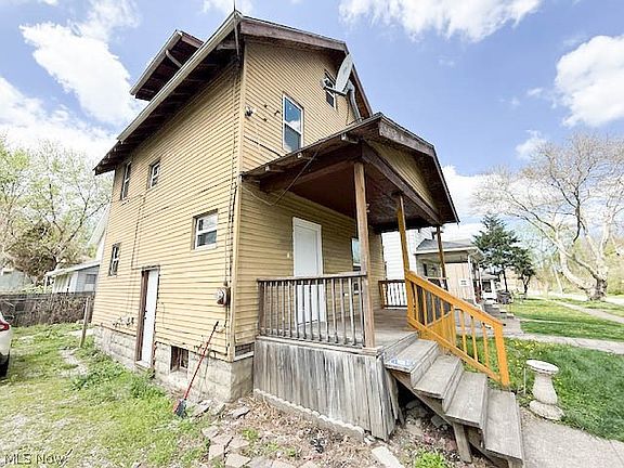 3rd image of 658 Spicer St