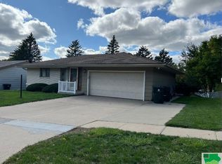 3159 Cheyenne Blvd, Sioux City, IA 51104