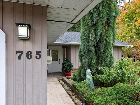 765 Nicolls Dr, Nanaimo, BC V9P 1X4
