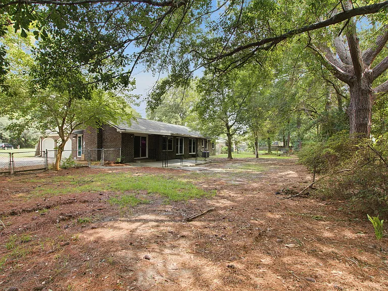 2067 Dogwood Rd — Photo 32