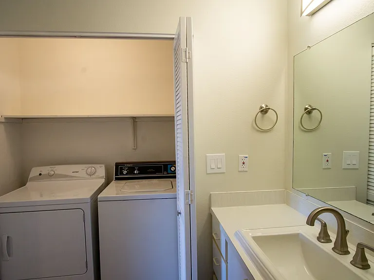 245 SW Hooker St #7 — Photo 16