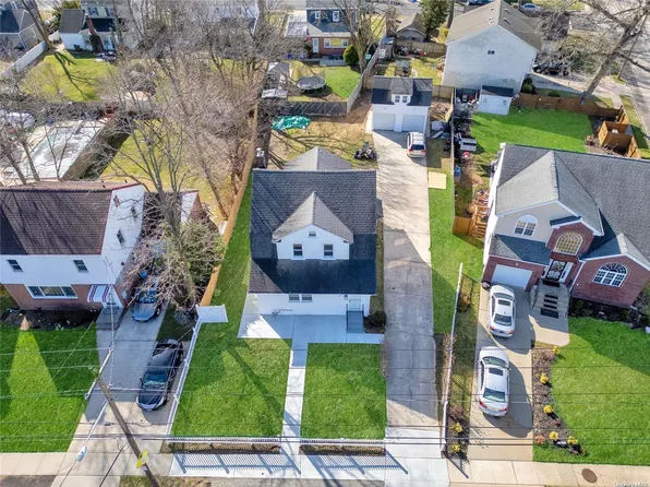 231 W Centennial Avenue, Roosevelt, NY 11575