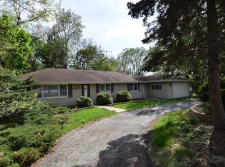 25W221 Foster Ave, Roselle, IL 60172