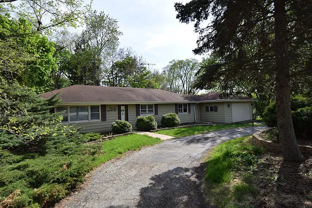 25W221 Foster Ave photo 1