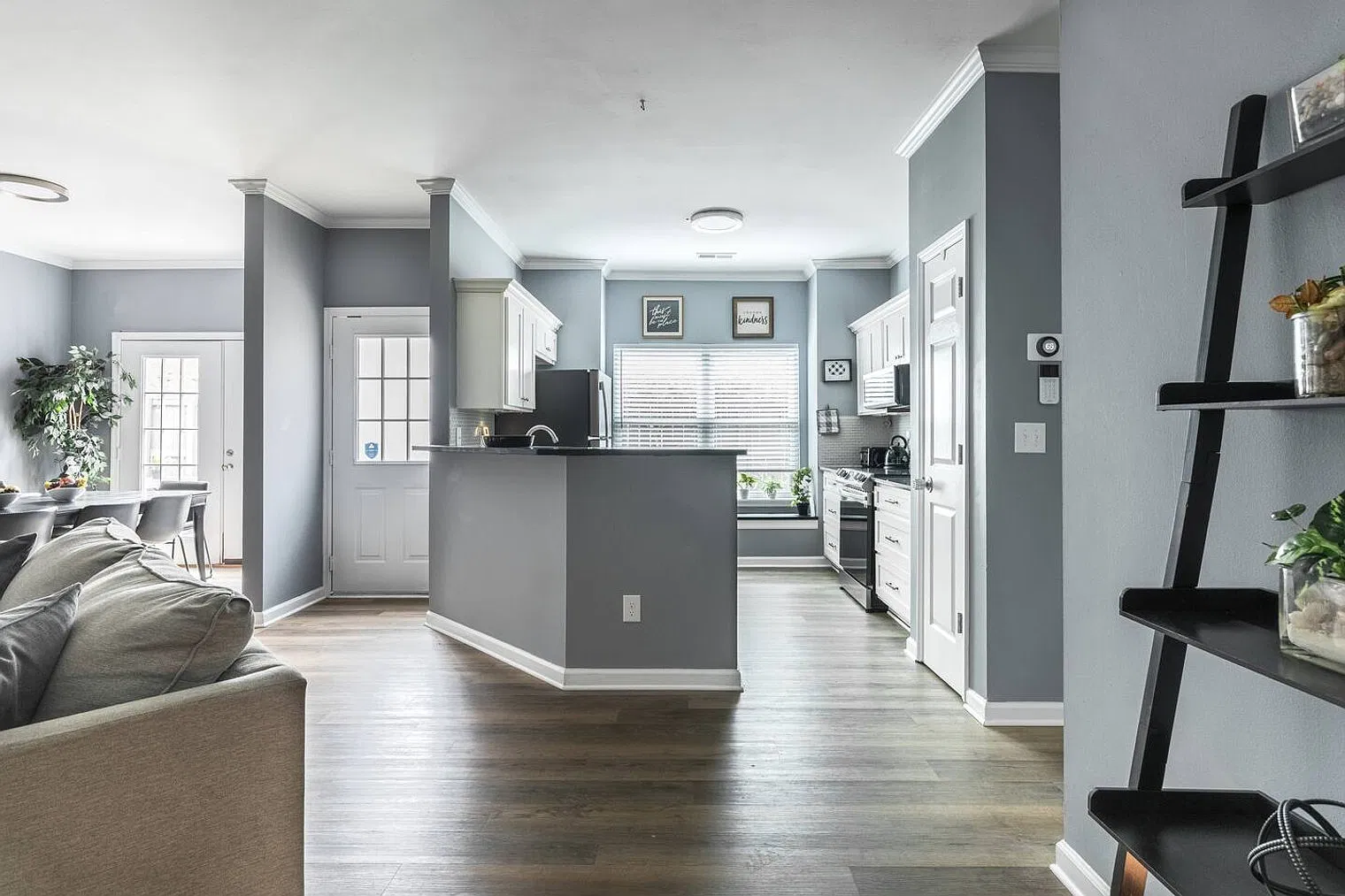 2 bed, 2.0 bath, $2,636 — Photo 4