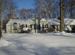 122 Charter Oak Dr, New Canaan, CT 06840