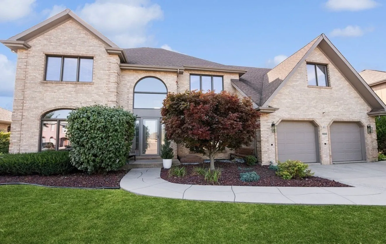 5 bed, 3361 sqft, $5,800 — Photo 1