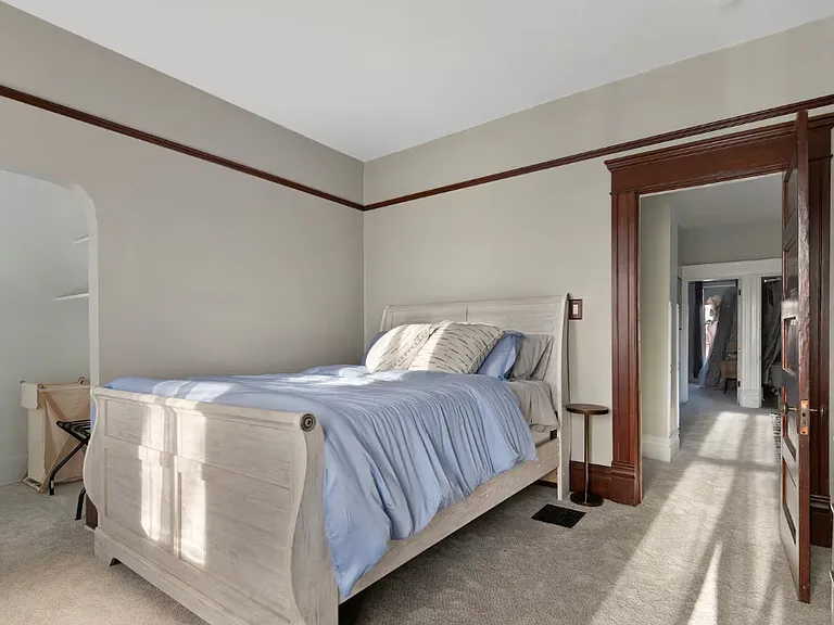 1216 W Franklin St — Photo 19
