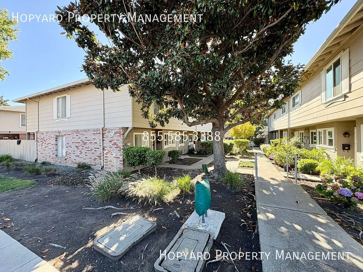 3 Bedroom Townhouse in Great Location! — Photo 2