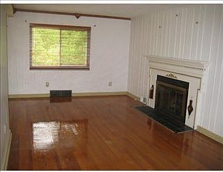 5th image of 225 Glenview Dr