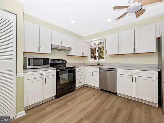 5th image of 14 Cherry Grove Ct